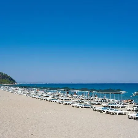 Larissa Park 3*