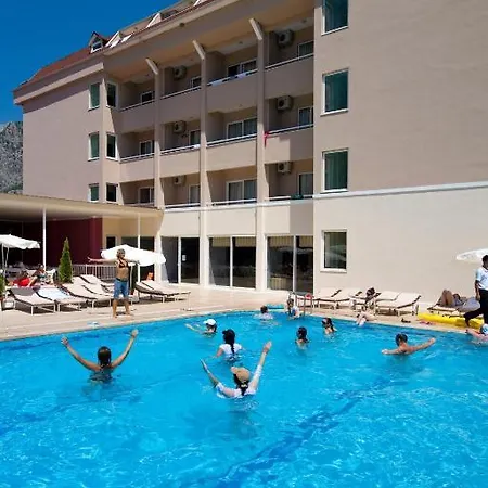 Larissa Park 3*