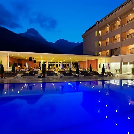 Larissa Park 3*